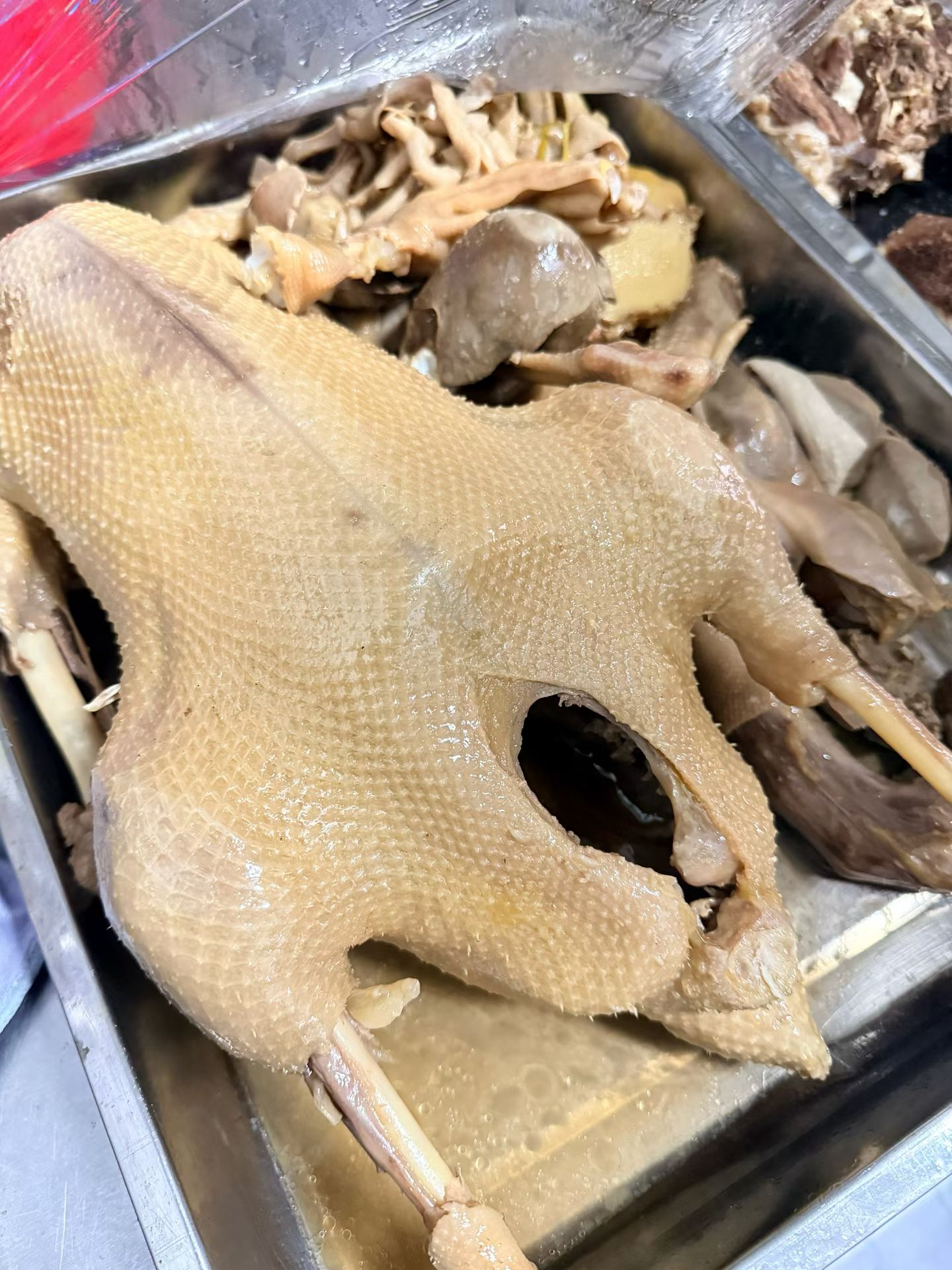 胡塞武装虽然没有打击沙特的运输石油路线，但是还在打击沙特这就说明现在胡塞武装已经有了打击沙特相关的能