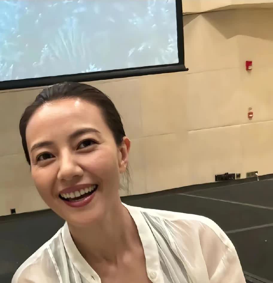 近年来不老女神层出不穷直到看到女神高圆圆的真实素颜才发现原来一切都是