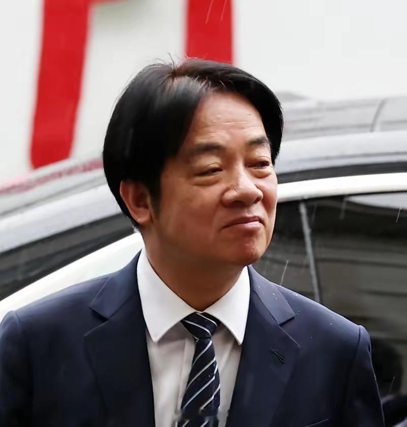 赖清德叫嚣“反对推进统一“鼓噪“以武谋独”赖清德今日(29日)在主持台军晋任典