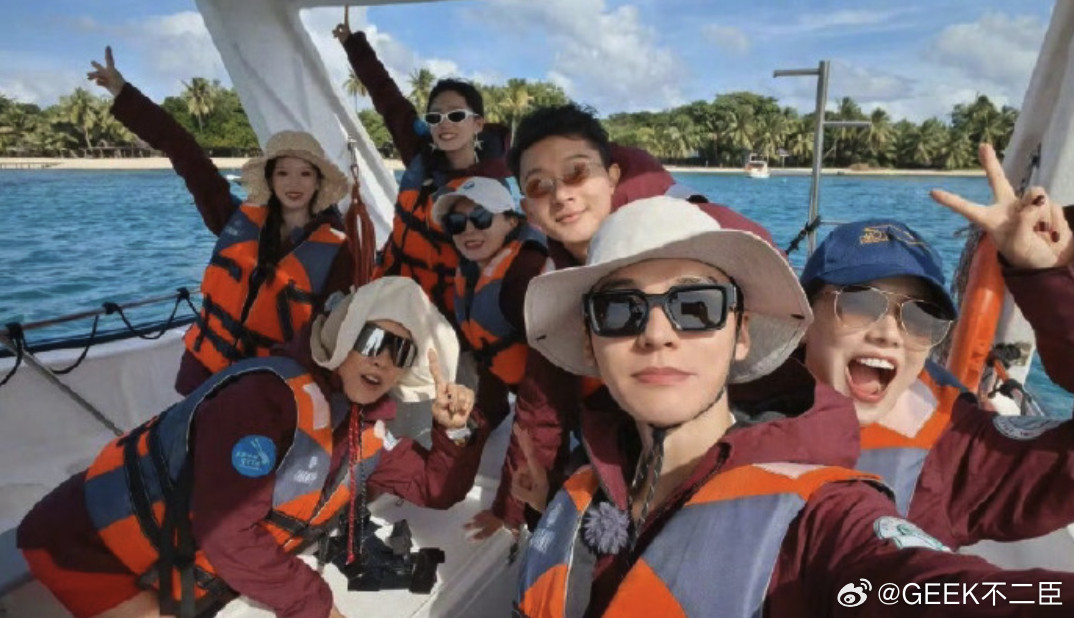 马思纯说花少聚会时长5小时起步马思纯在2025年11月6日新浪娱乐盛典采访中透露