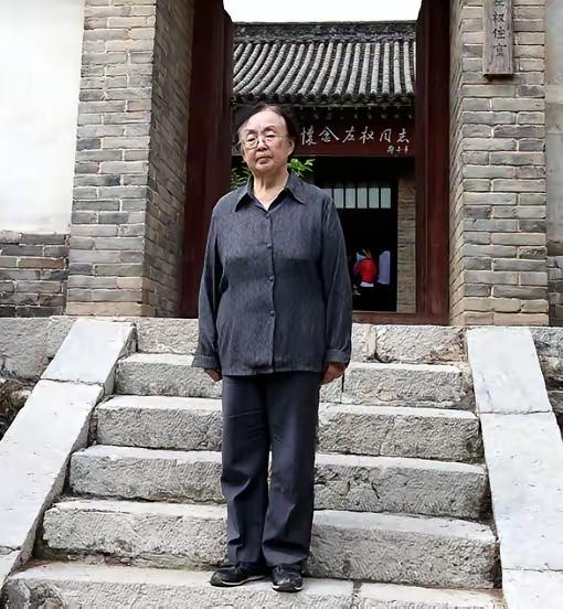 1960年，哈军工院长陈赓办公室冲进一个女孩，她大声问：“凭什么不录取我？”