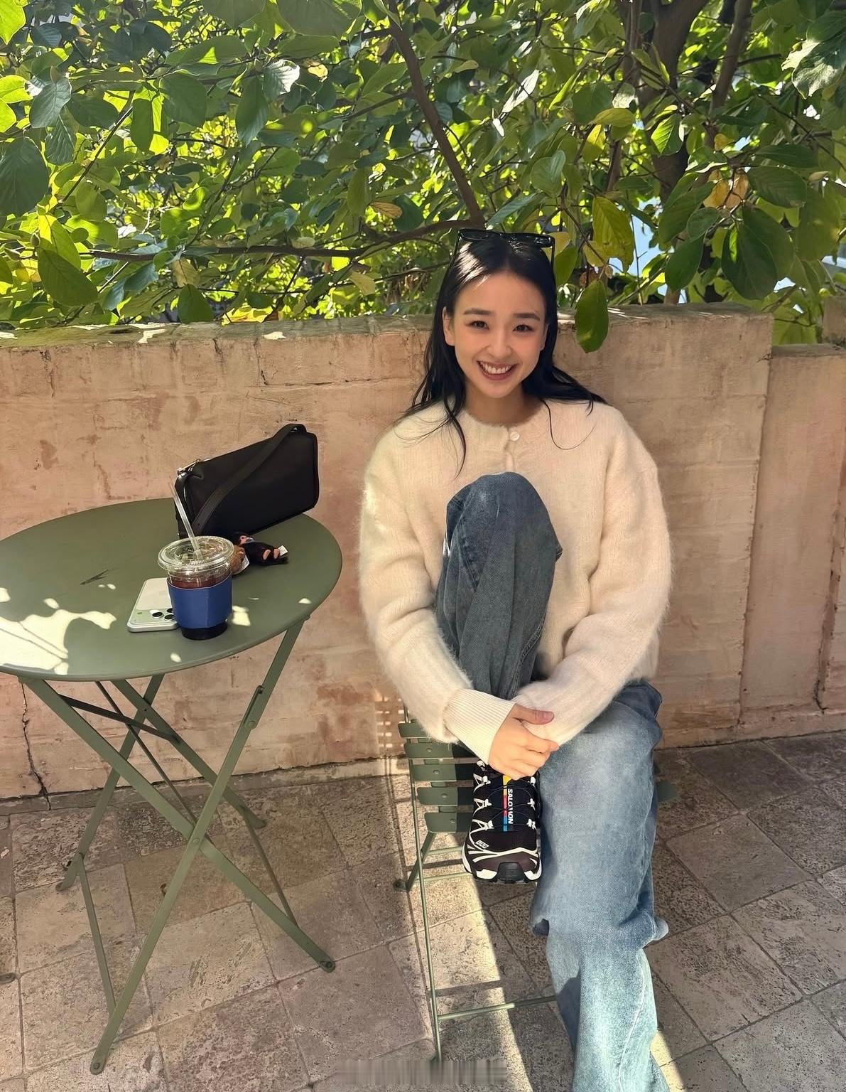 连续更新第2637天韩国时尚女生日常搭配一眼就能看出来是跳舞的女孩