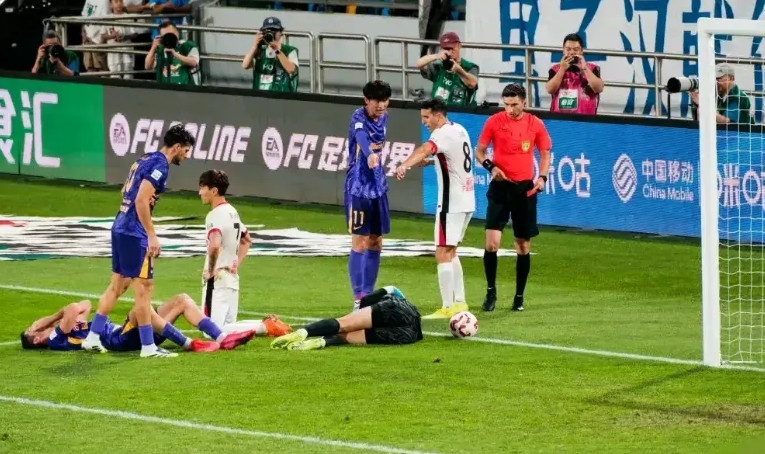 四川球迷指责天津球迷骂人，导致韦世豪被红牌罚下。最终输掉了比赛。这种指责真是可笑