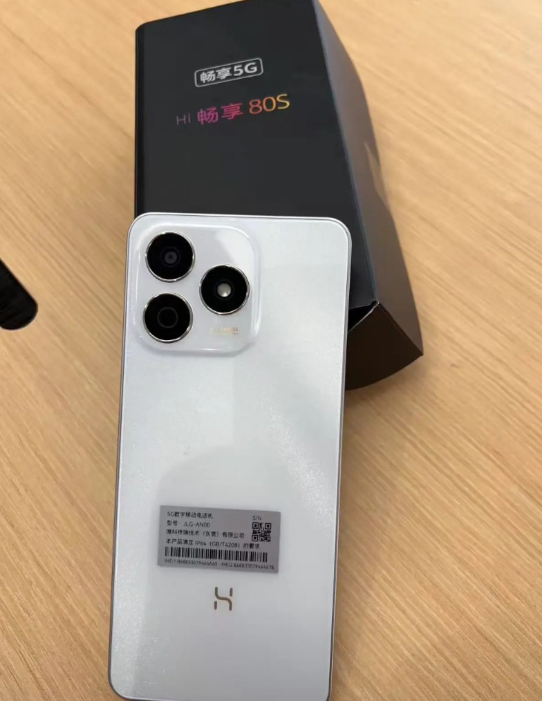 华为别毁形象！坚持自己就那么难么？前有魅族新机仿造华为三折叠，算是离谱了，今