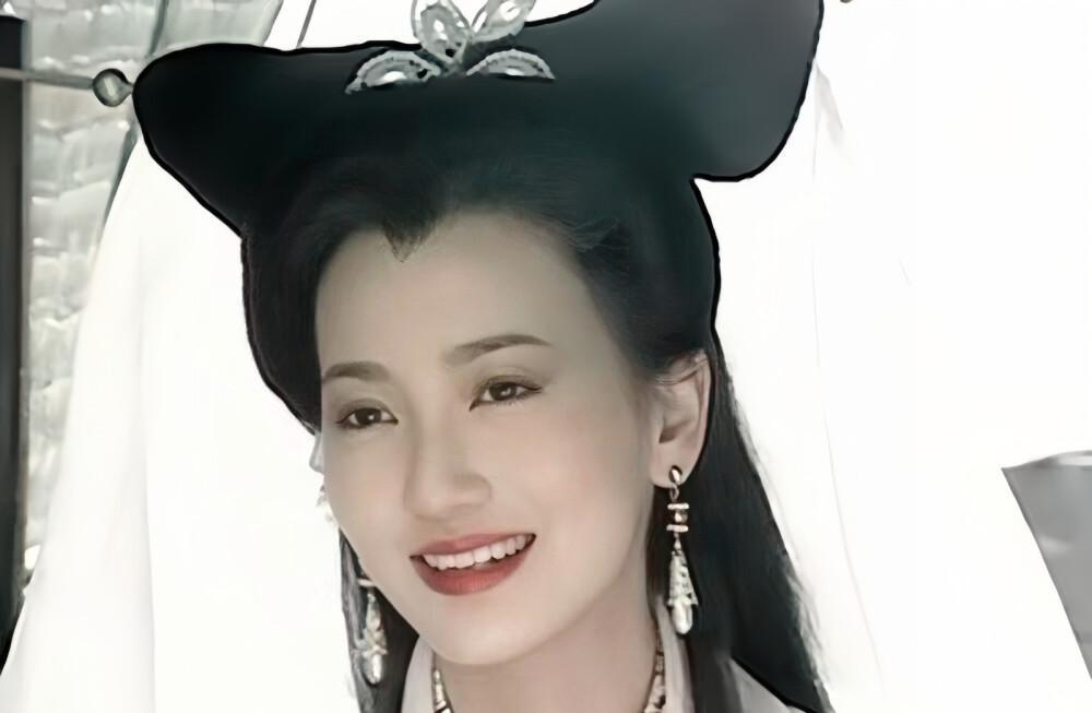 她为林黛玉设计了487种咳嗽声。直到导演推开化妆间，发现陈晓旭正盯着镜子练习“