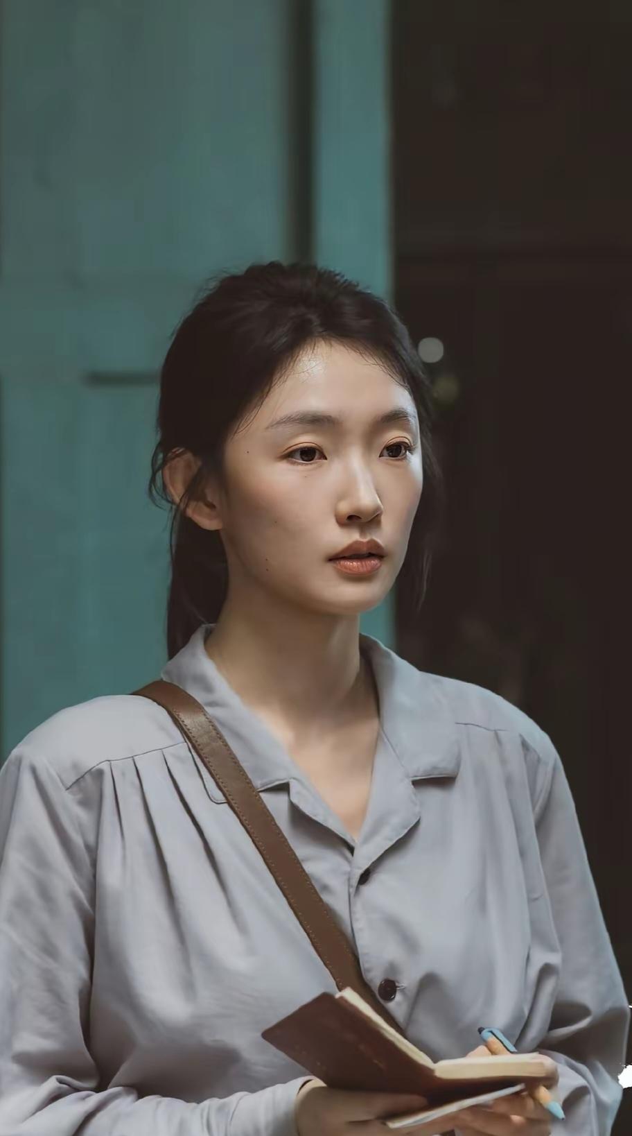 追剧《交锋》至第6集，觉得锦兰（周依然饰演）、何春晓（彭昱畅饰演）和那个学霸帅哥