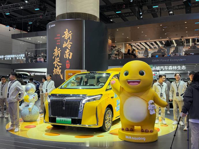 魏牌这次聚焦家庭出行，带来全新高山家族、全新蓝山、新摩卡Hi4三款车型。全新