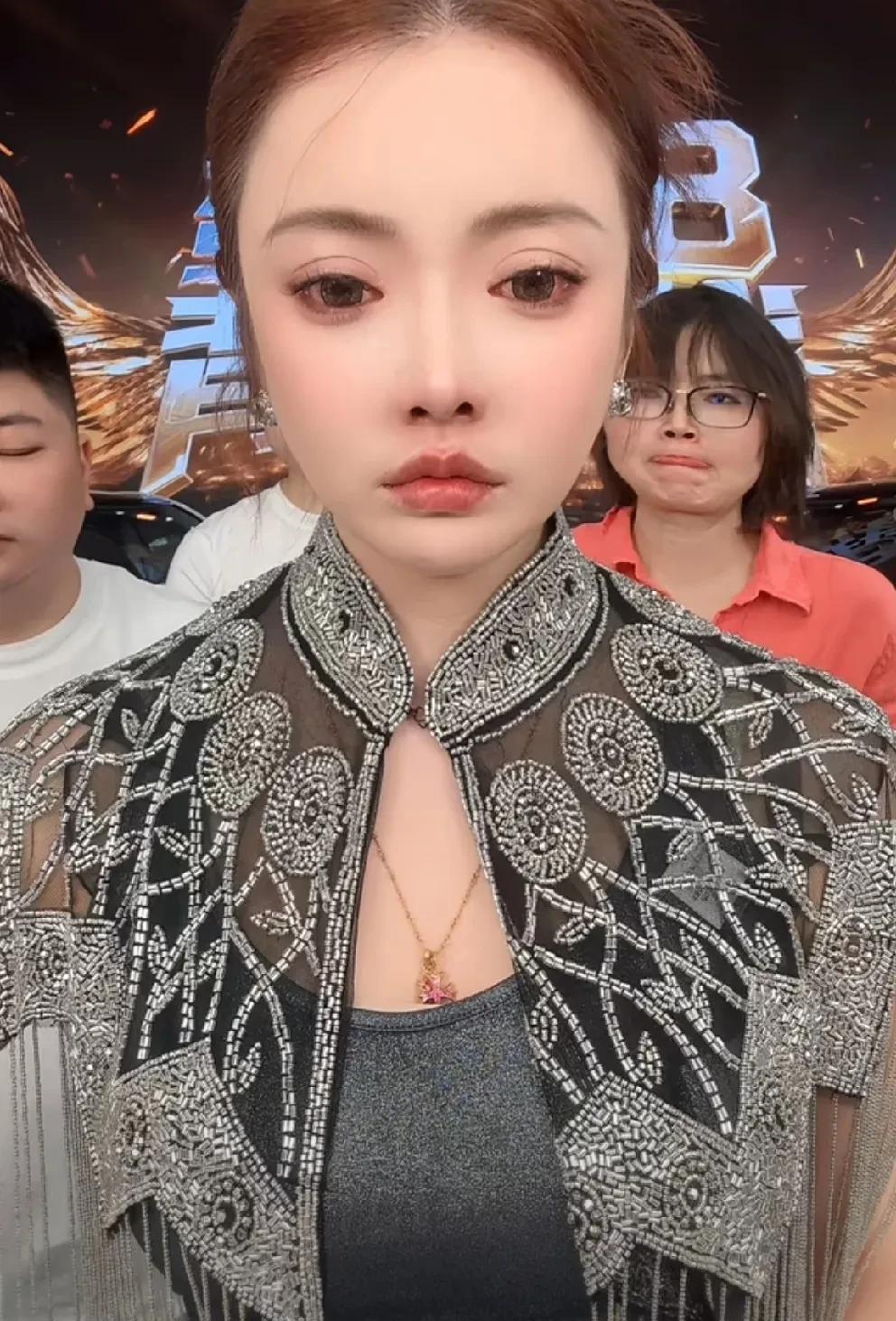 蛋蛋委屈落泪：不会离开辛选！辛选是我的家，我离不开这里。最近网络上的一些