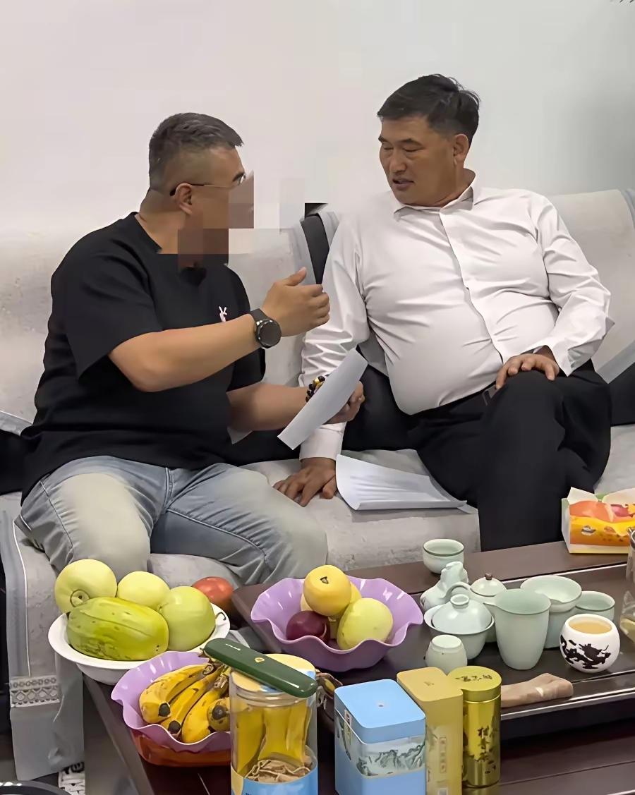 朱之文的商演流程和其他明星不一样，一般的明星走穴，都是到时间直接上去表演节目，结