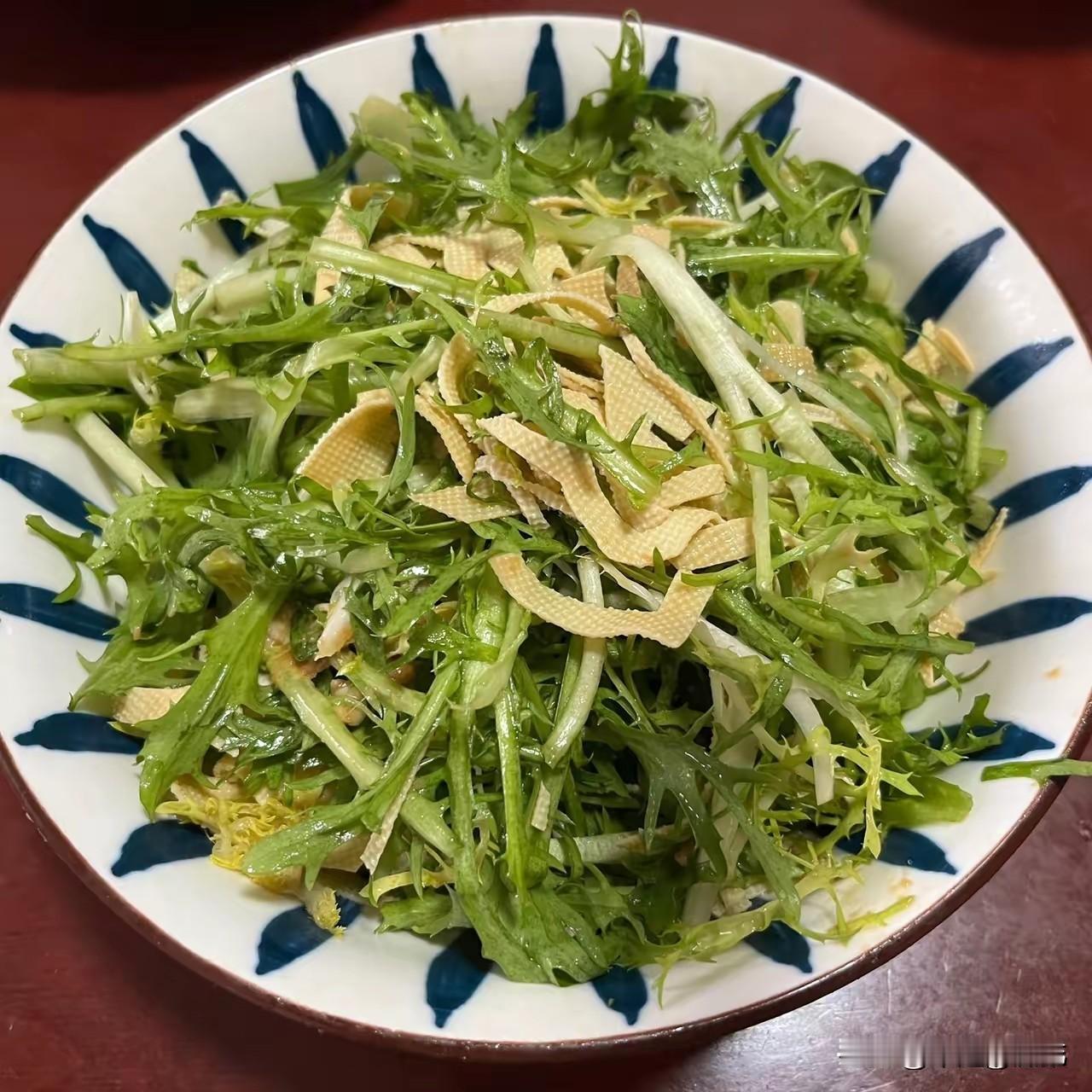 这是个什么菜，在饭店里经常吃，可是好像没有见过卖的，很好吃，告我名字，