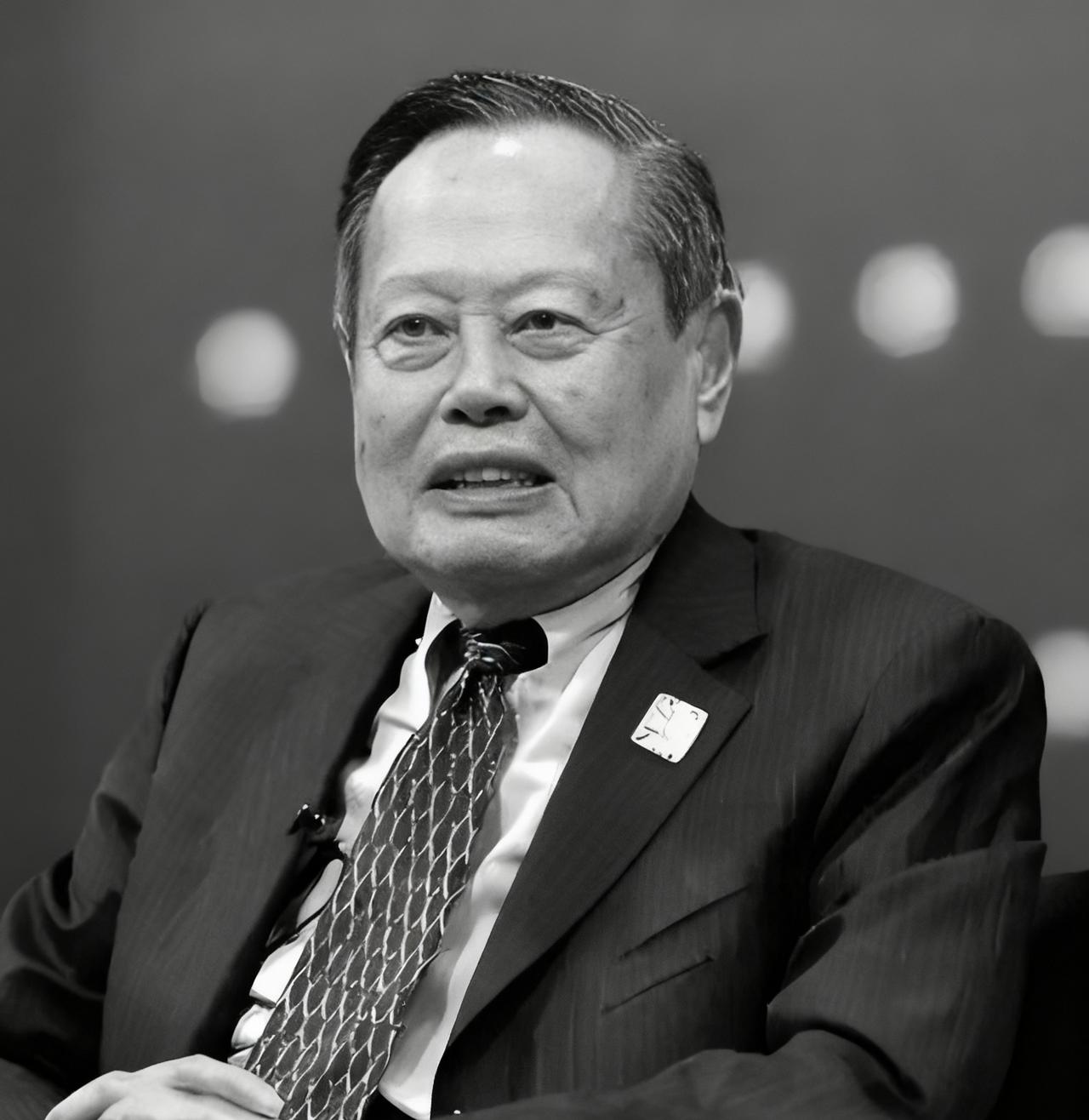 杨振宁在晚年时，曾接受央视媒体采访，当谈到自己长寿和持续工作状态时，他说过一句非