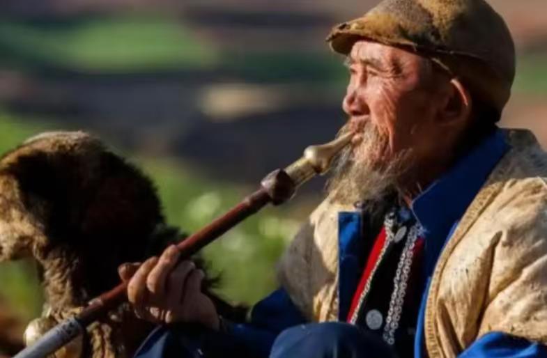 “中国长寿之王”龚来发，终身未娶活到133岁，可匪夷所思的是，他却有一个公认的“