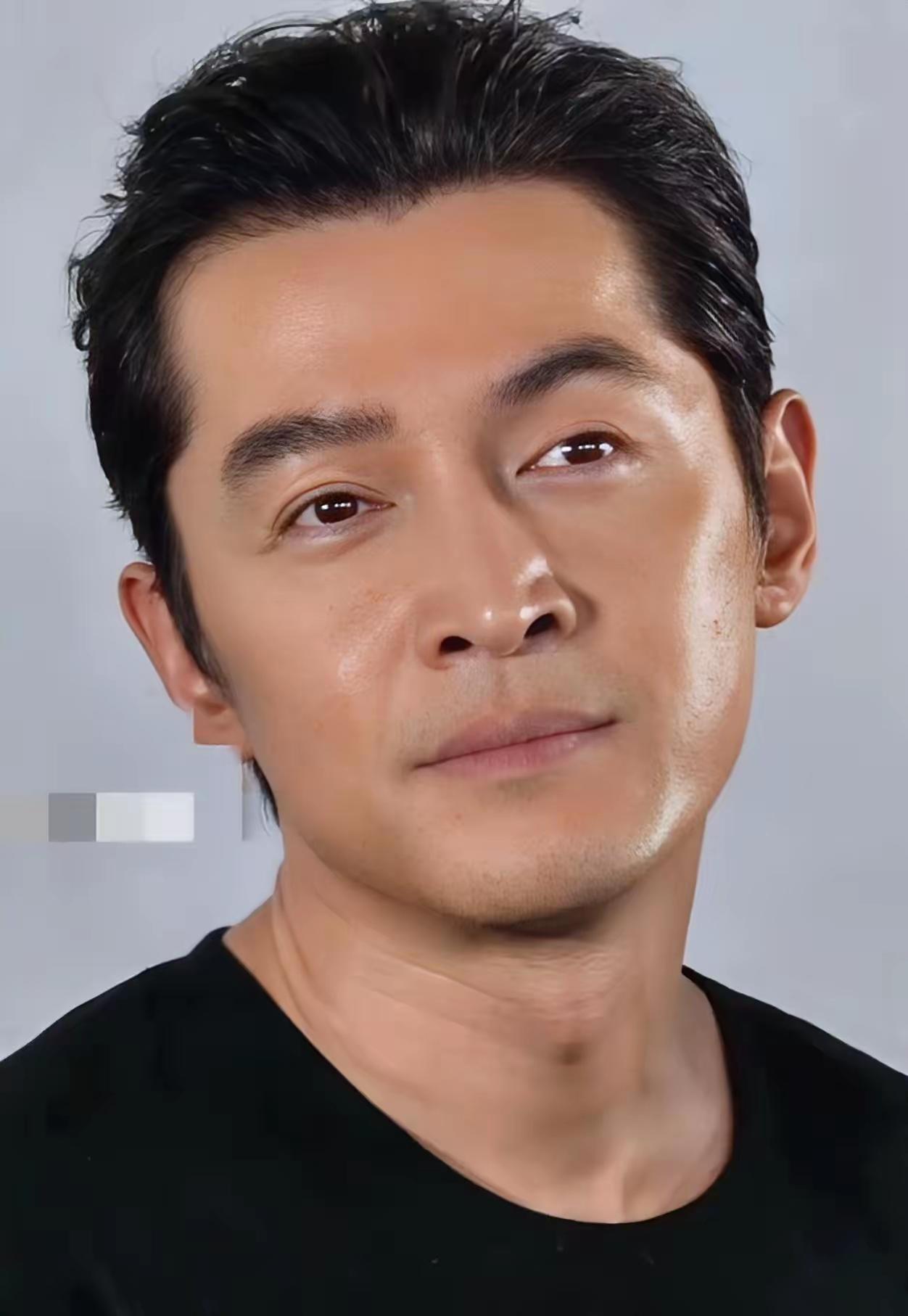 胡歌有点奇怪明明才四十出头也没遇到什么大病大灾，但他就是很认真地谈论