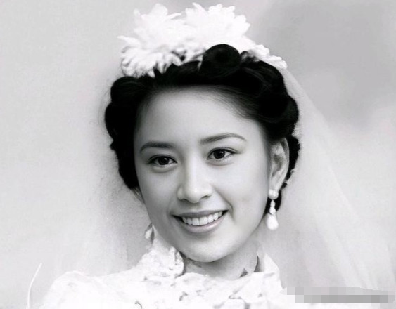 1966年，27岁的胡友松发现生理期没正常来，便问75岁的丈夫李宗仁怎么办。谁料