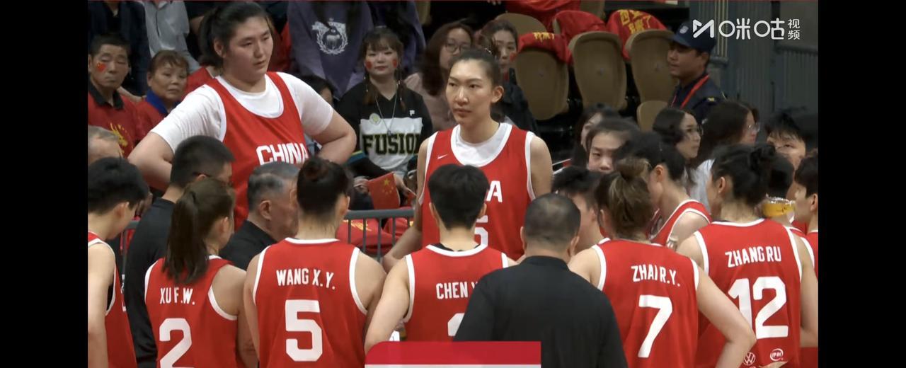 目前来看，中国女篮现在最强阵容应该是这个样子的：李月汝——26岁，身高201米
