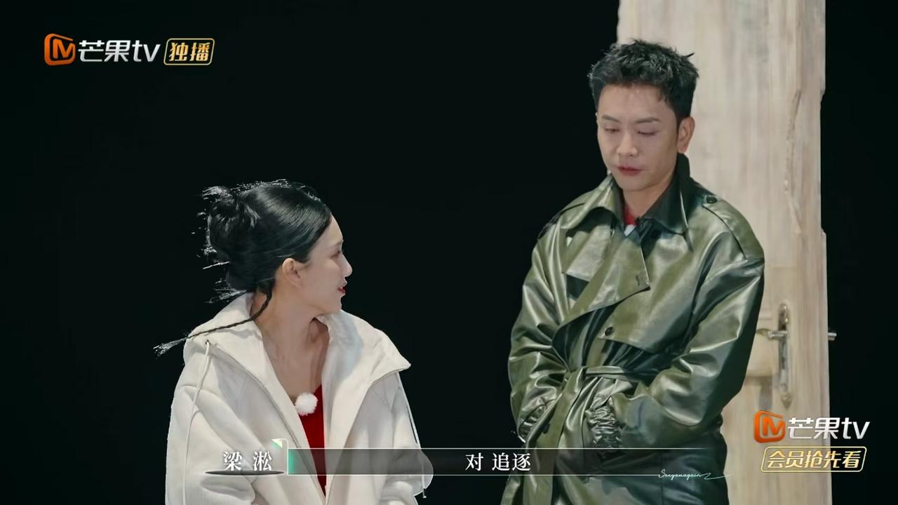 这姐是真的牛何美延说:“我们经常在我们家的楼梯间追逐，我跨着5个台阶追他，一层