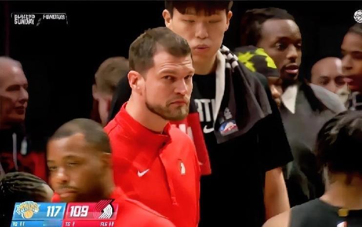 开拓者核心领袖伤退，斯普利特顿时就没心情了，比赛打到最后两分钟，开拓者还落后着8