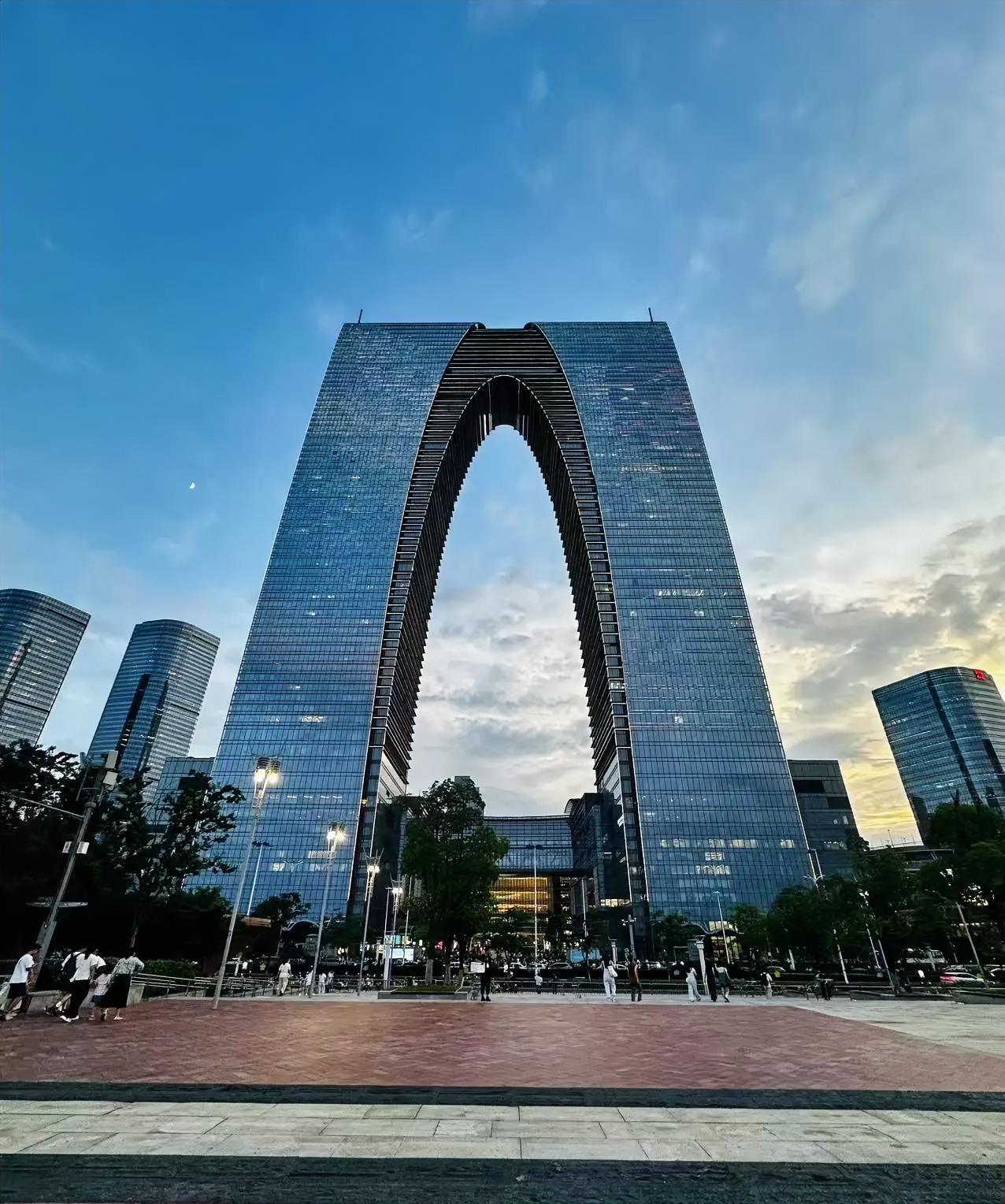 中国10座标志性建筑“高下之分”：1.上海，上海中心大厦，632米2.
