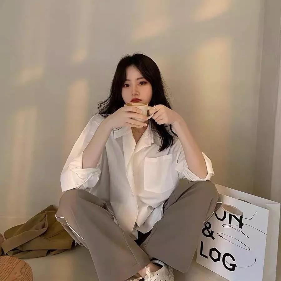 慵懒午后，咖啡相伴，轻松自在居家浪漫下午茶咖啡治愈感咖啡休闲照日常咖啡时光