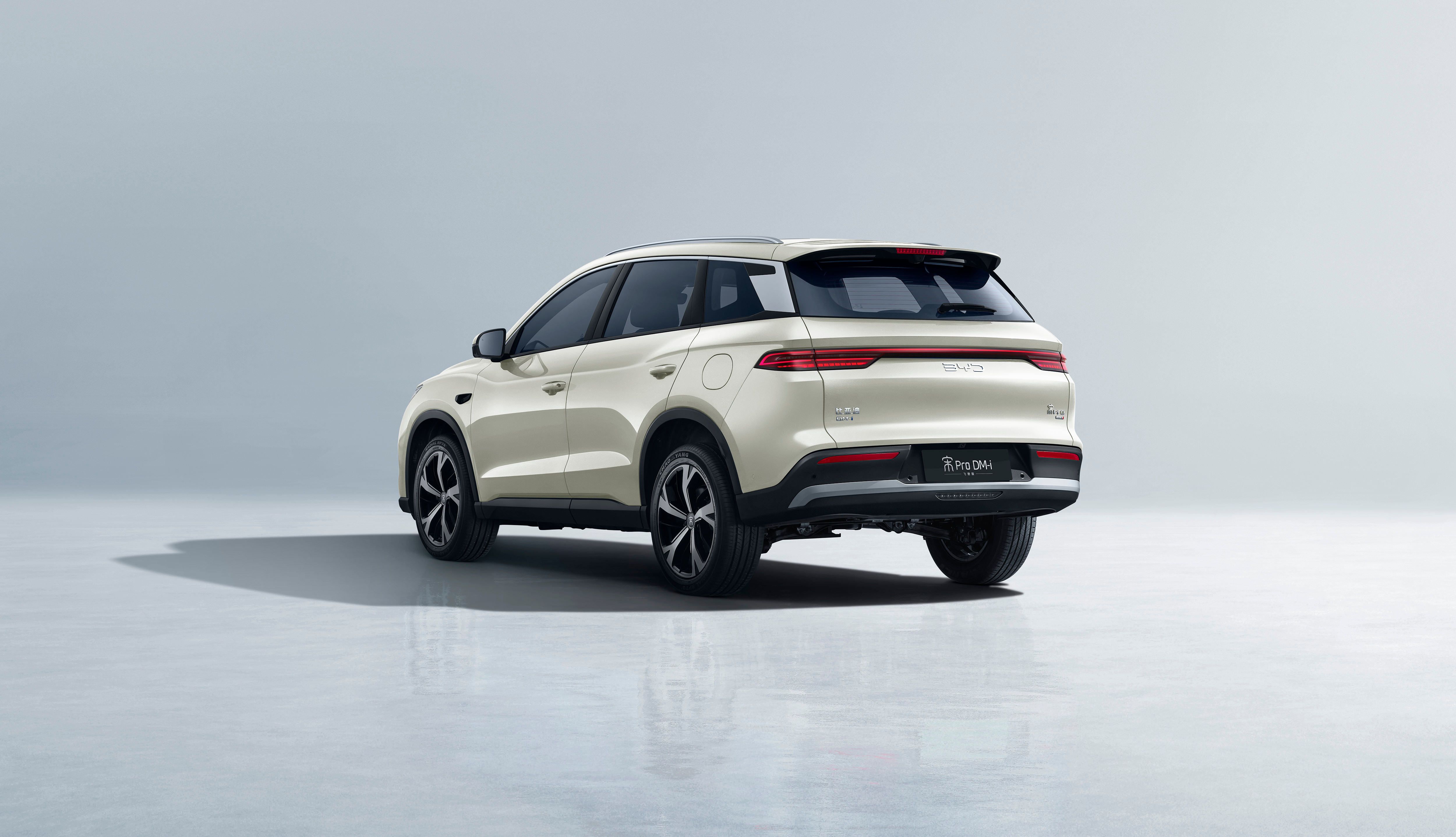 看到比亚迪宋ProDM-i飞驰版这个定价，我第一反应是还是这么的卷！9.99w