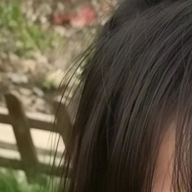 种植西梅的种植方法一、种植环境西梅喜欢温暖、湿润、光照充足、土地排水良好的环境