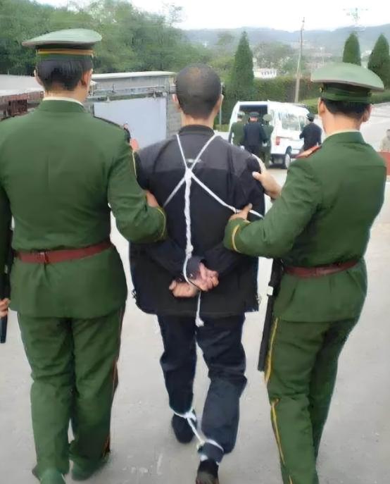 1988年吉林刑场，76岁死囚吕庆瑞喊出一句话，在场警察全部愣住，档案揭开，他竟