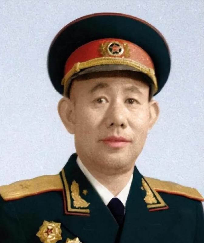 1951年，志愿军开会，彭德怀大喊了一声：“黄朝天，你给我站起来！”违反命令的黄
