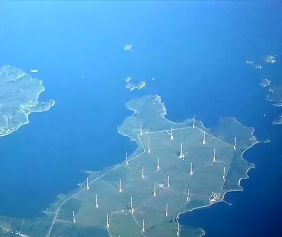 想当年苏联提出要在我国建立长波电台基站，在当时几乎处处都依赖苏联的情况下，被伟人