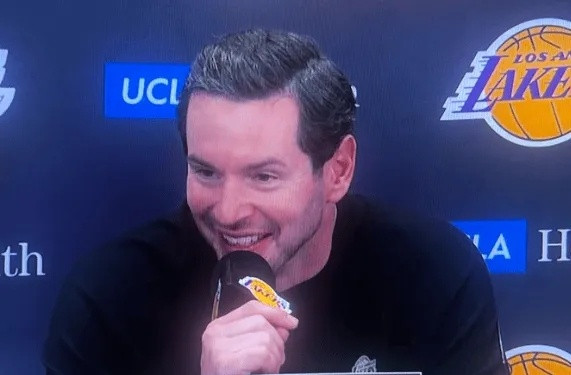 湖人锁定B组头名，已经有5.3万的奖金了。雷迪克：“5.3万美元可是一大笔钱，事