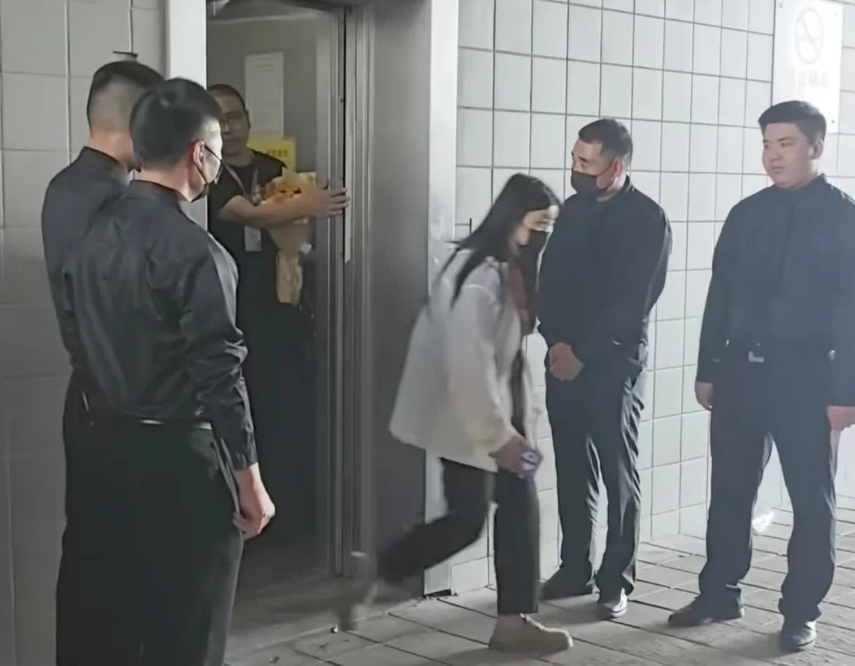 董宇辉与顿顿的差别在哪里？看外场就知道了！个人而言，董宇辉与顿顿就是顶流