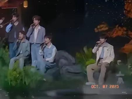 中秋晚会之所以骂声一片，核心就一个矛盾：咱们老百姓想看点不一样的、好看的节目