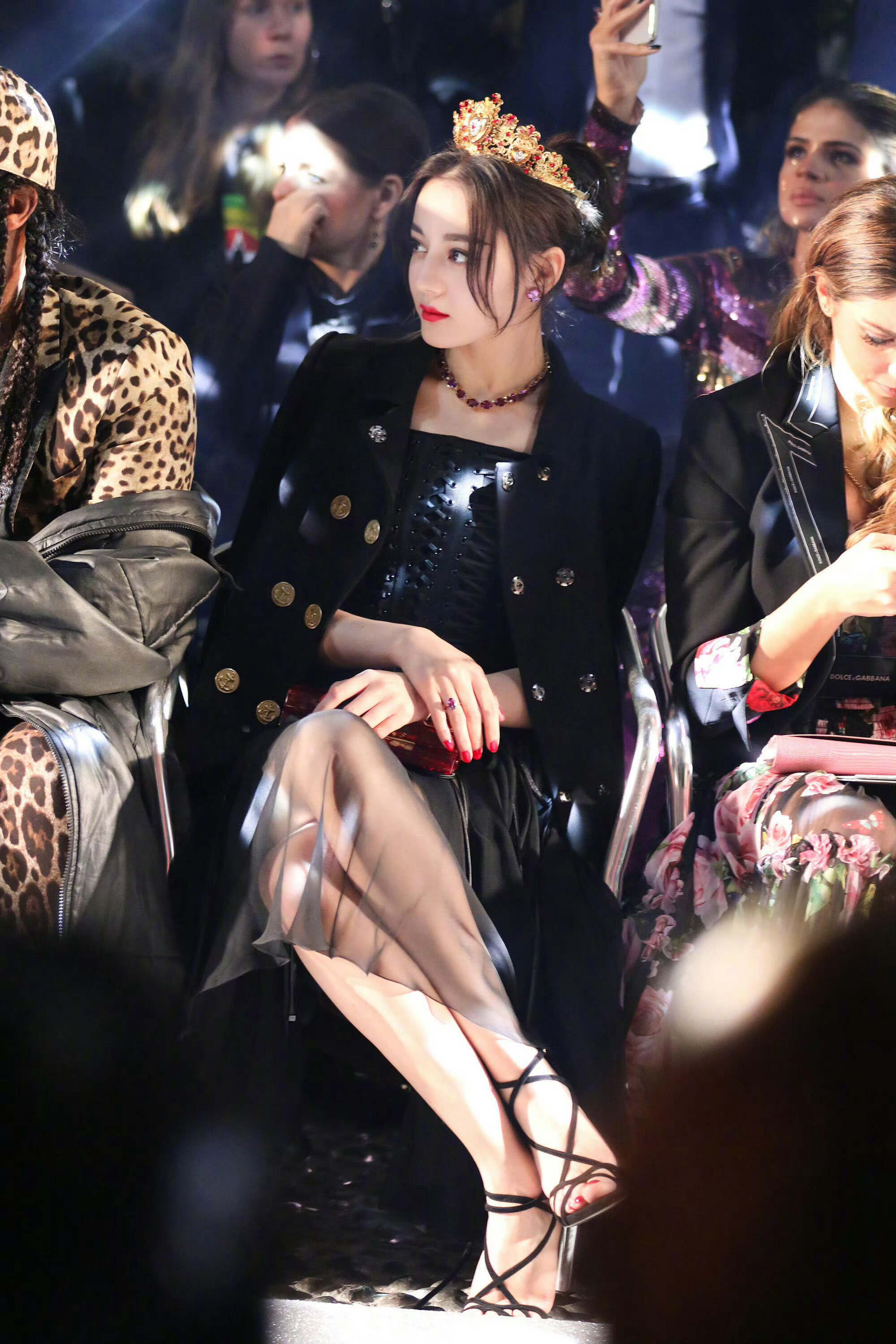 迪丽热巴时装周内场看秀神图内娱至今一个能打的都没有❗️