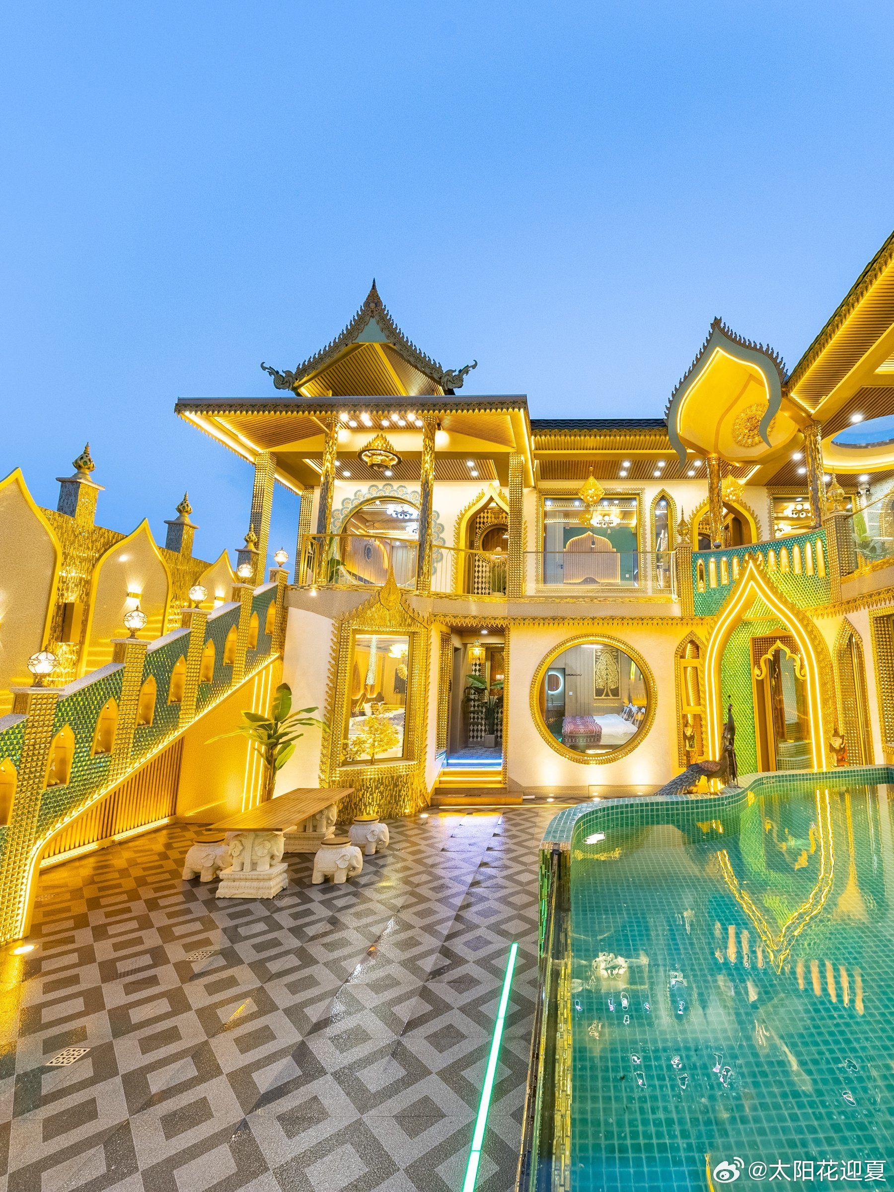 泰国的寺庙，像金子堆的；大海，像蓝墨水倒的，风景如画，阳光如火，快乐如风～盛夏追