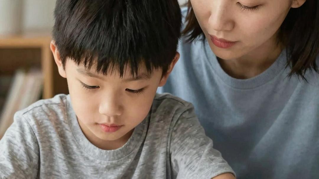 孩子写作业磨蹭, 先看看书桌上有什么