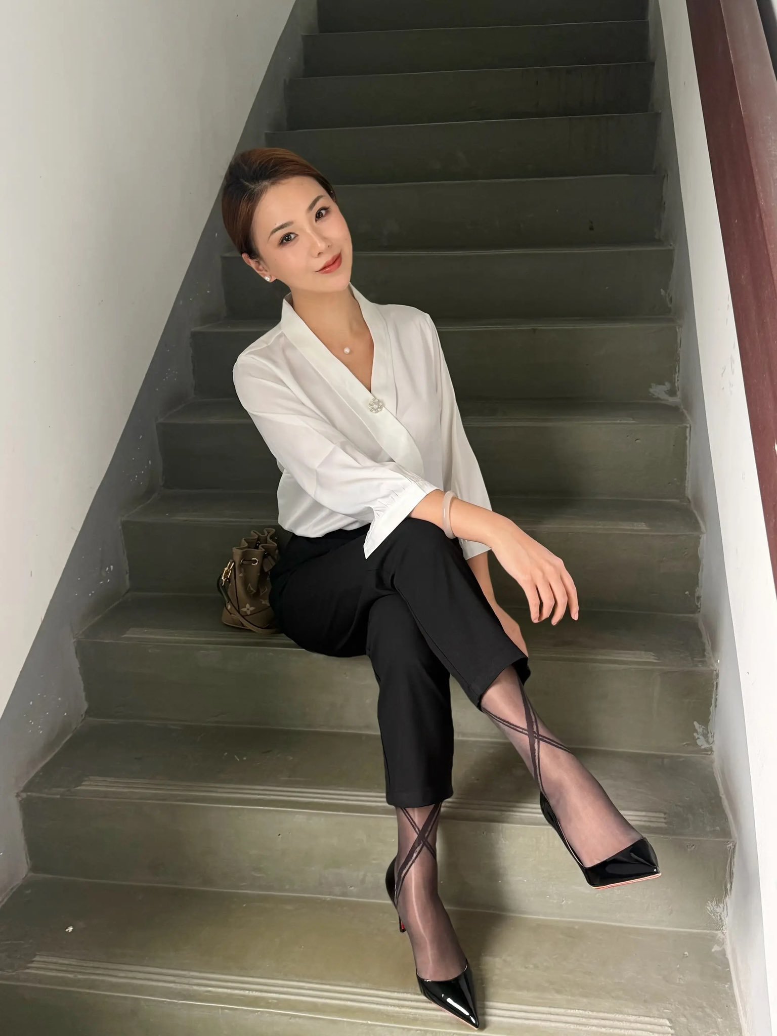 知性而优雅，半透明白衬衫，西装裤里丝TTSPlili