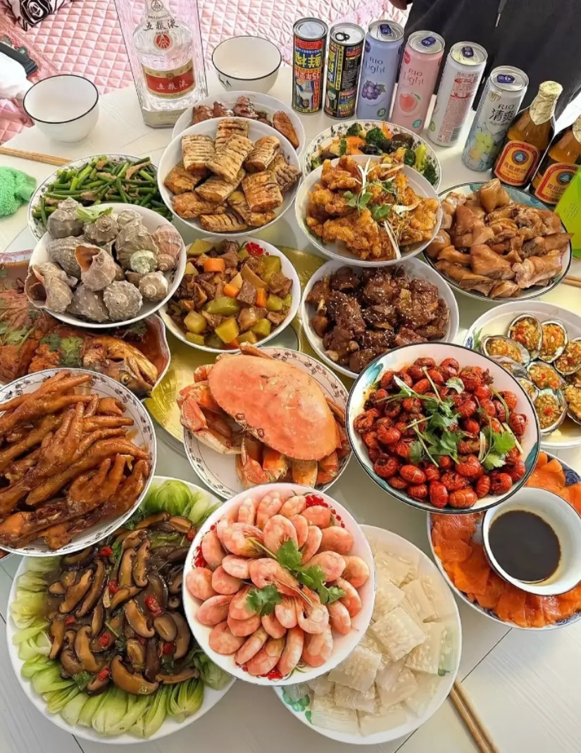 从菜品就看出来，对客人的重视程度！全都是硬菜，你知道这是哪里的菜系吗？