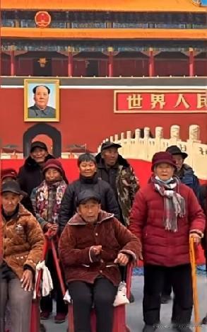 谁能想到，一个农村画家的墙绘，能让老人含泪敬礼，让省市区领导专程进村，还让沉寂的