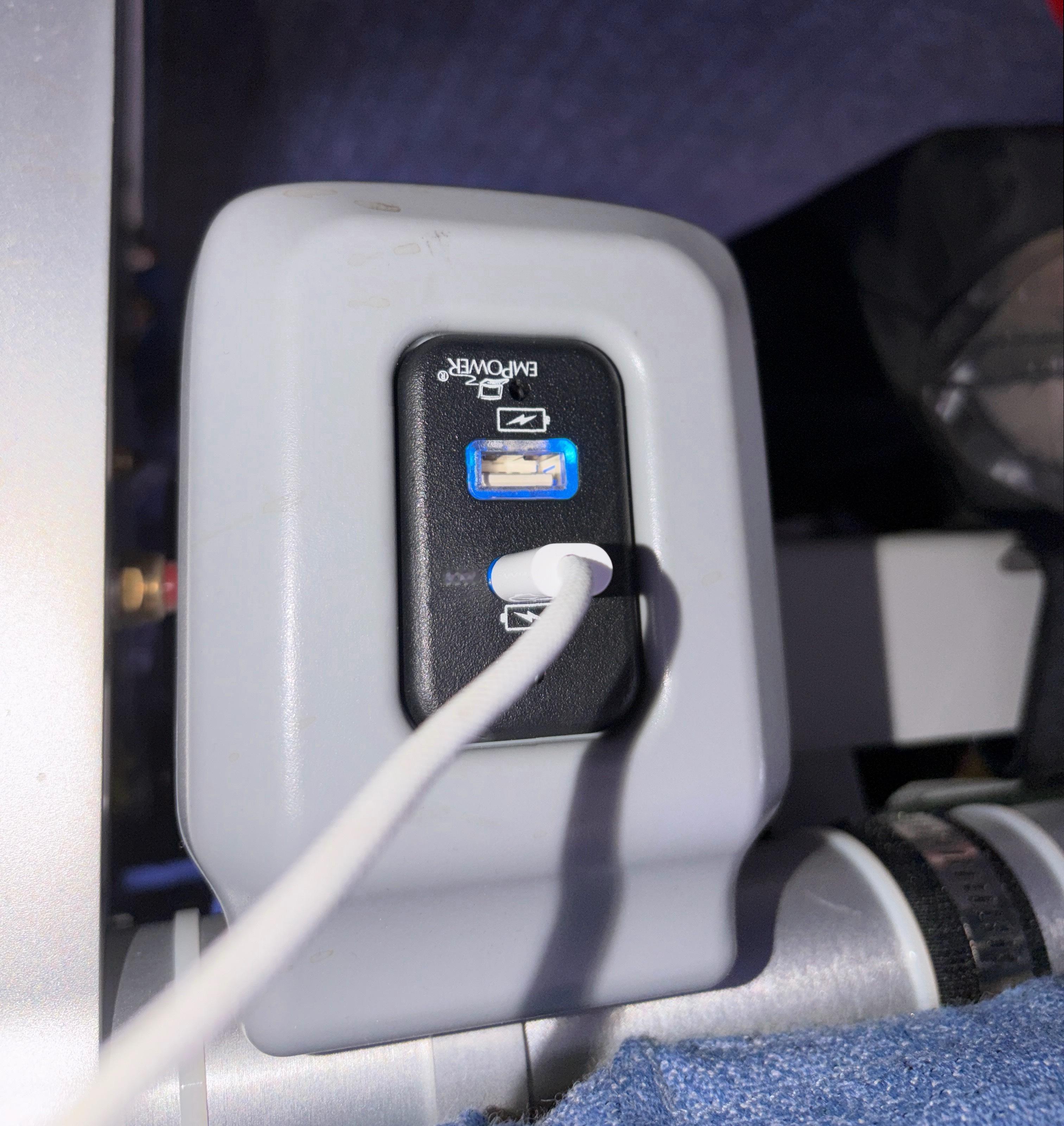 根据的经验从重庆回北京，特意选了C919原计划22:00落地的航班我21:39就