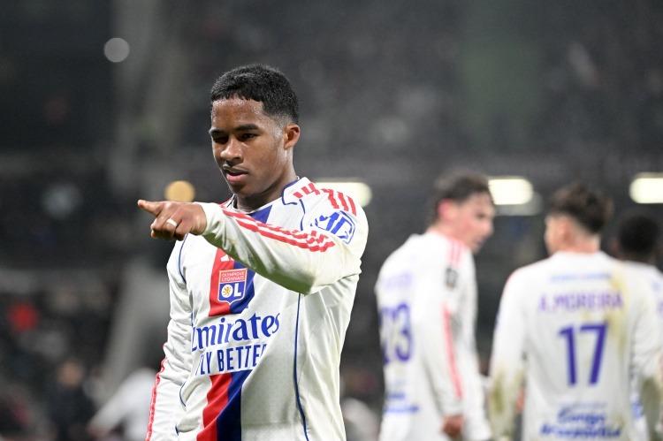 11场造10球，租借费持续减免欧联杯1/8决赛首回合较量中，里昂客场对