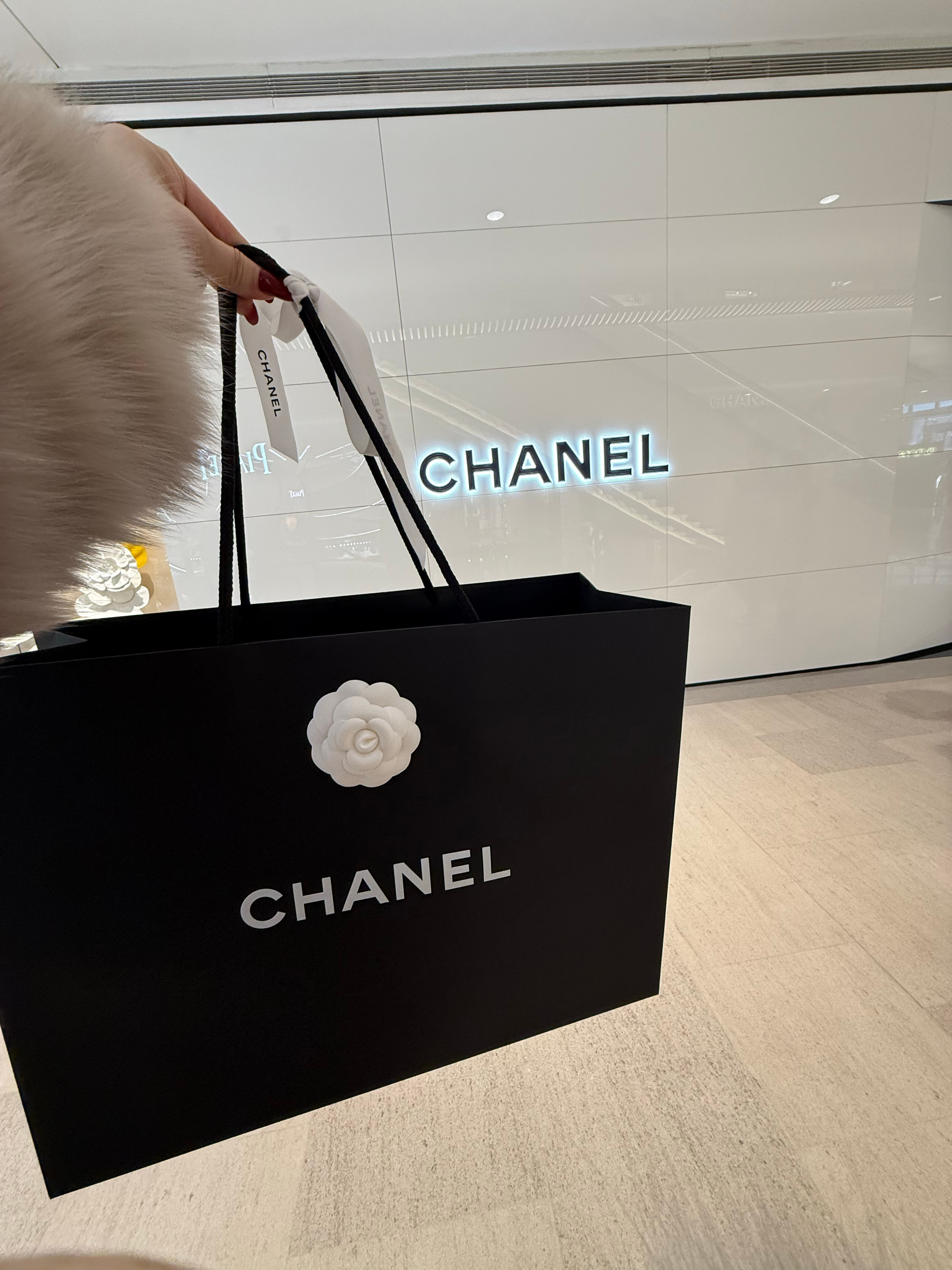 祝贺这个小女孩拥有了第一只香香👧🏻上海·上海恒隆广场