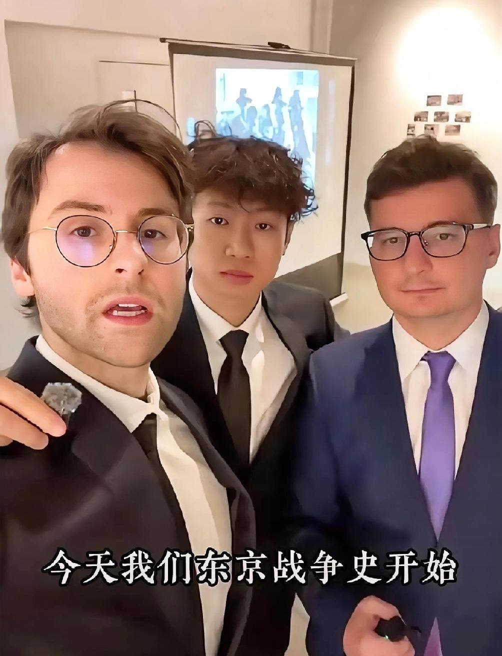 昨天东京街头这一幕，看得我脊背发凉，又热血沸腾！​如果不看地址，你很难相