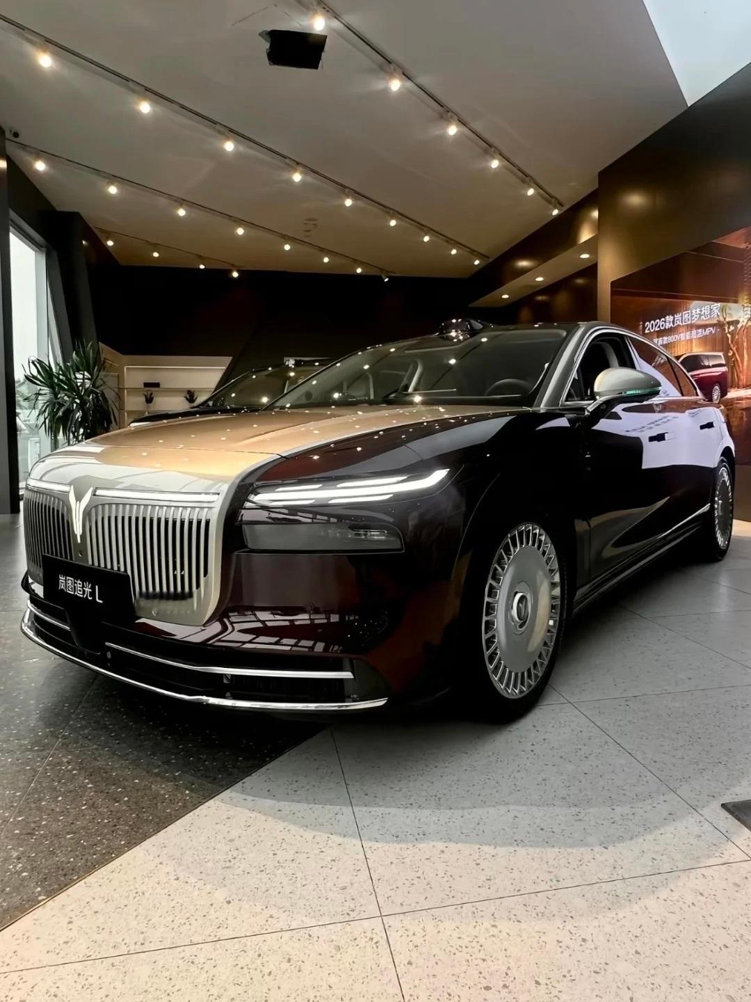 前两天开了一下岚图追光这款车，来说说这款车在几个关键维度的表现：·核心感受：动