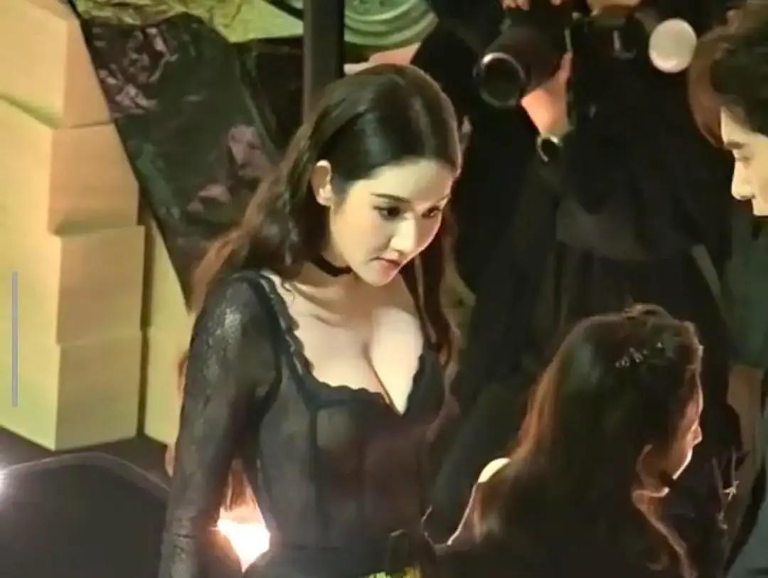 3年没戏拍，她靠副业年入千万2021年剧组停摆，王玉雯把简历投给综艺导演。