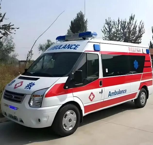 河南，男子在医院开急救车，有13年了，工资8000左右，在特殊时期，他被医院评为