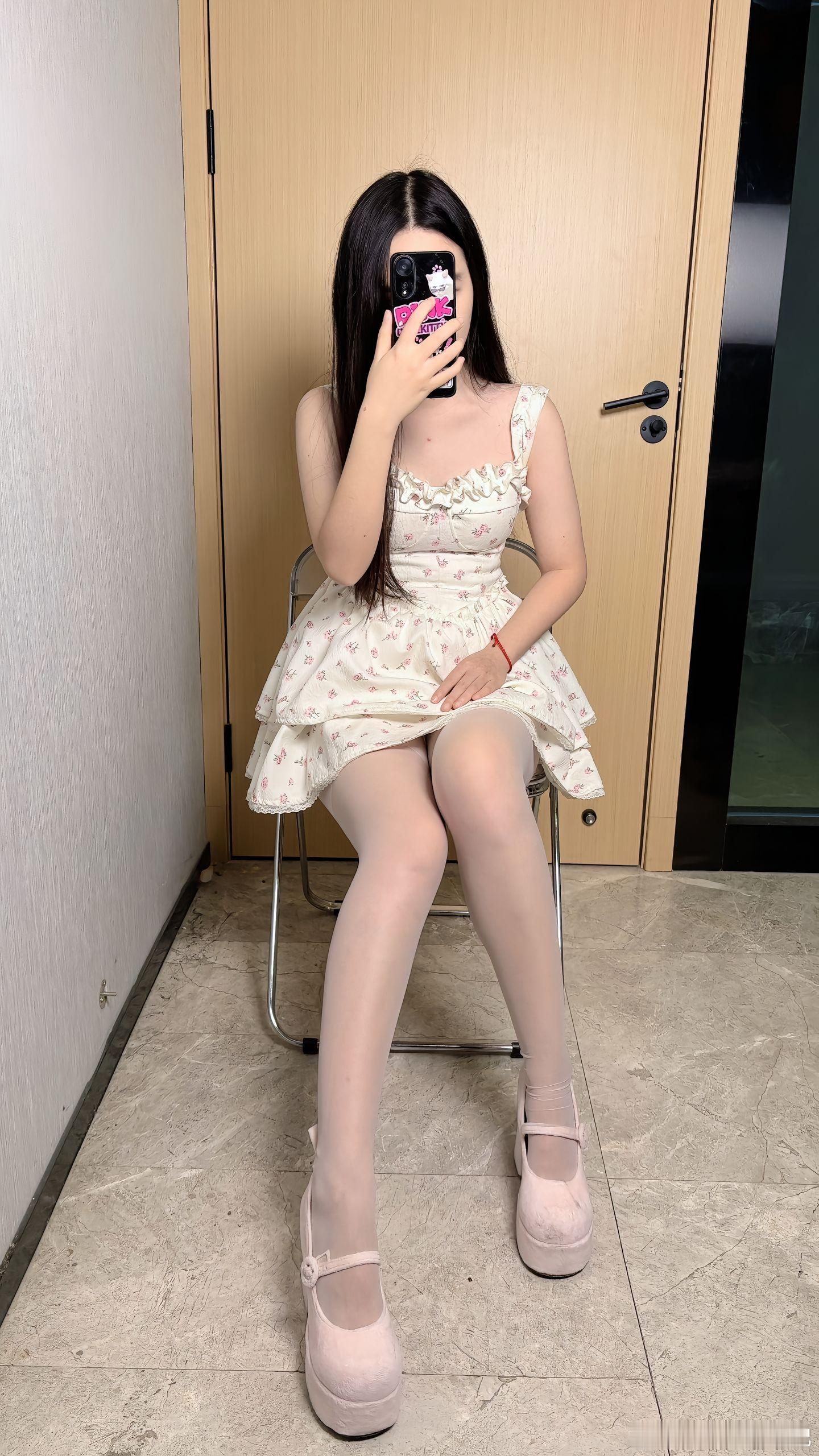 自拍碎花裙颜控正义日记的红包美女