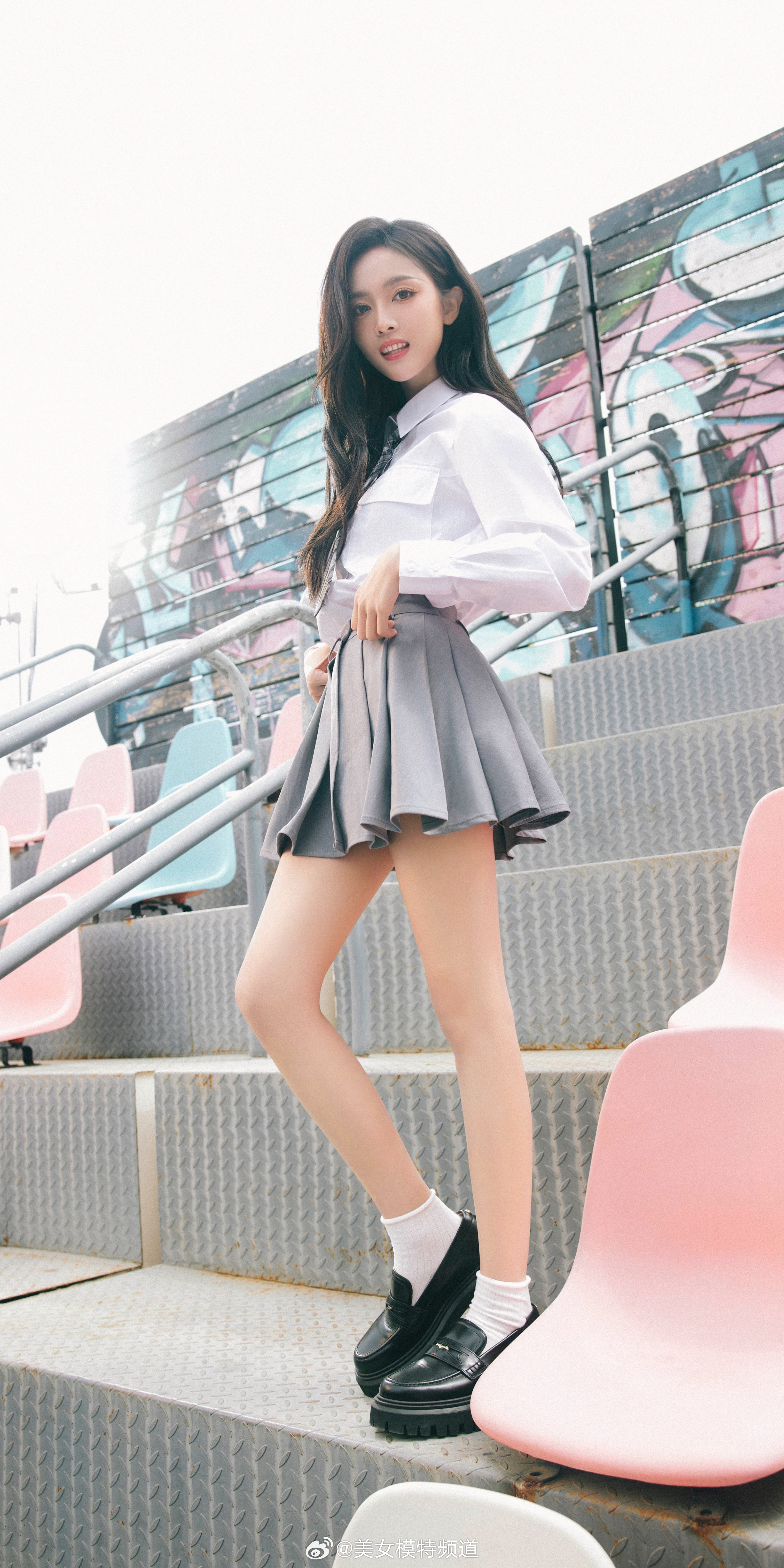 吴宣仪校园风写真