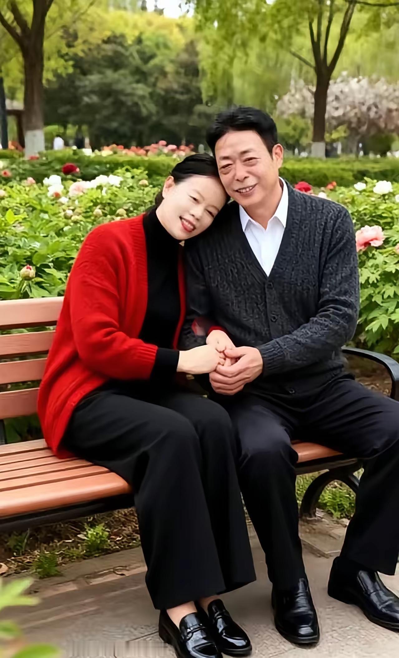许敏的文风变了、更犀利了，她要单刀直入了。许敏昨天写了一个小作品，我们看了半