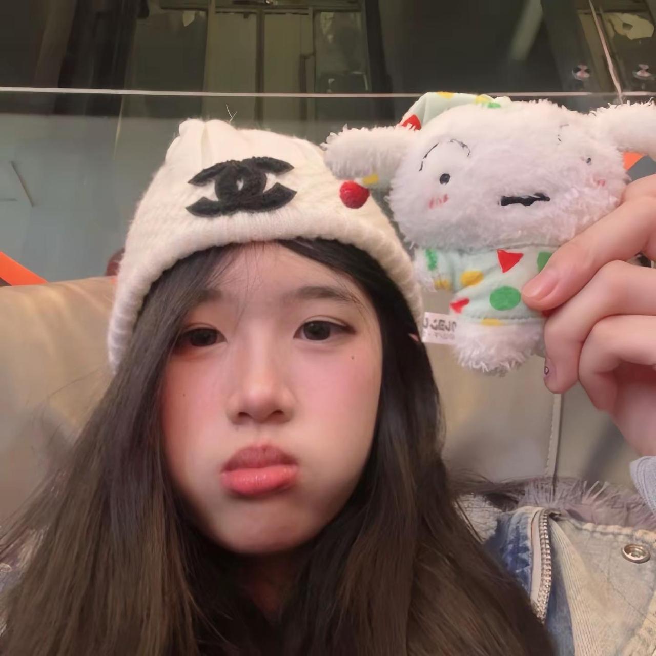 她实在可爱有点脾气怎么了૮꒰ྀི>.