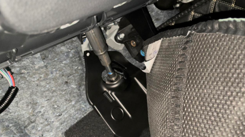 思域新车来回打方向异响本田思域，新车800公里开始方向盘着车之后原地来回打方向