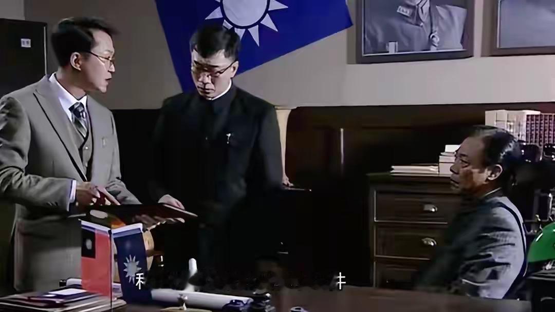 如何评价《潜伏》里的吴敬中？吴站长是反派中最高级的那种。以通透、深刻、关